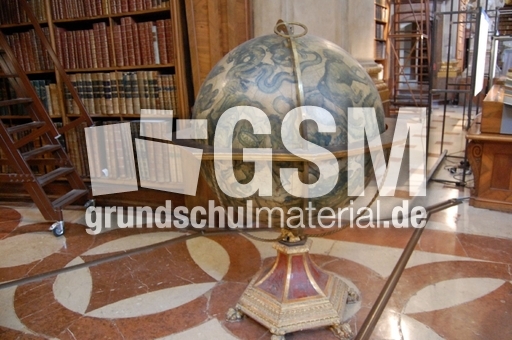Nationalbibliothek_Prunksaal_24_Himmelsglobus_1693_2.JPG